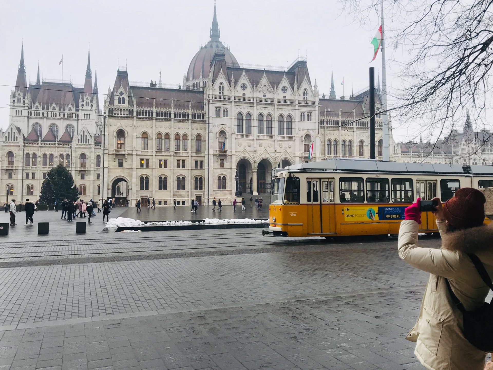 lolanoviajasola parlamento budapest